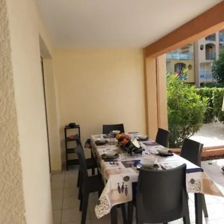 T4 Avec Terrasse Et Parking 50 M De La -v0744 *